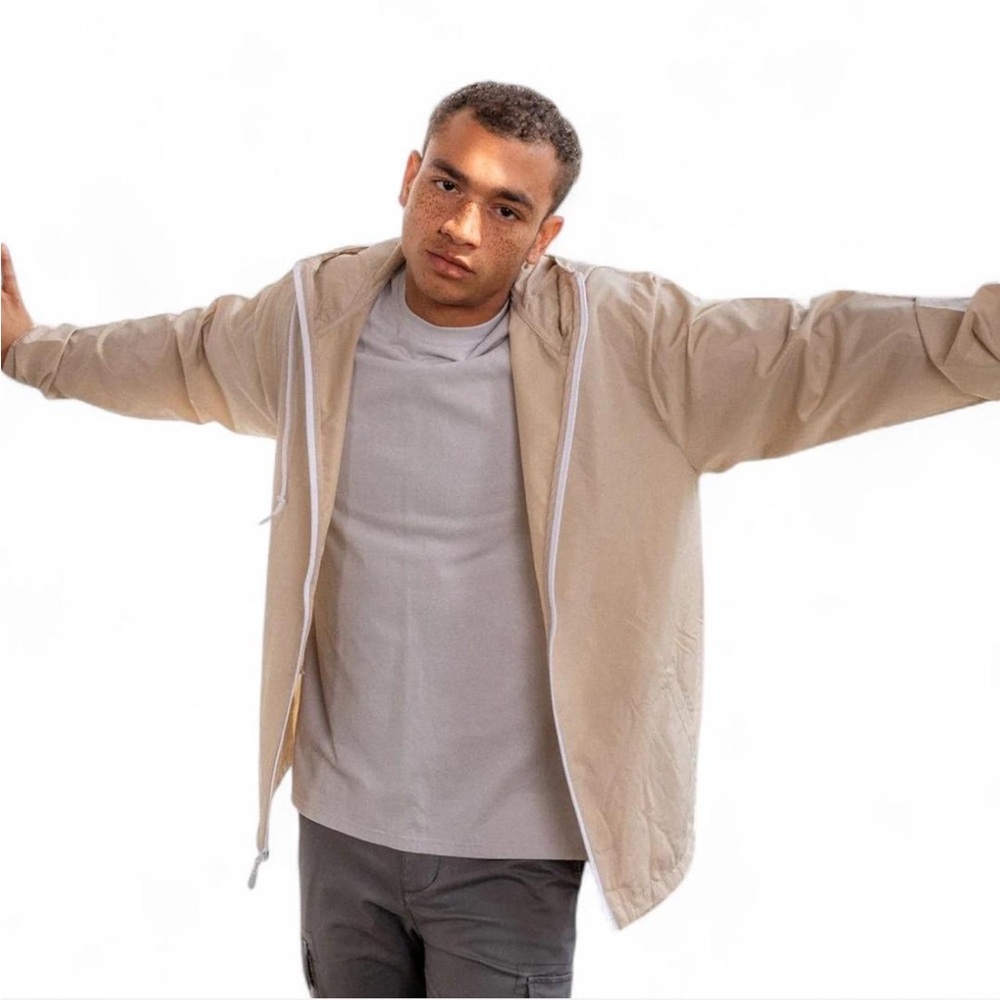 Grand Running Club Hauser lightweight khaki / cream windbreaker